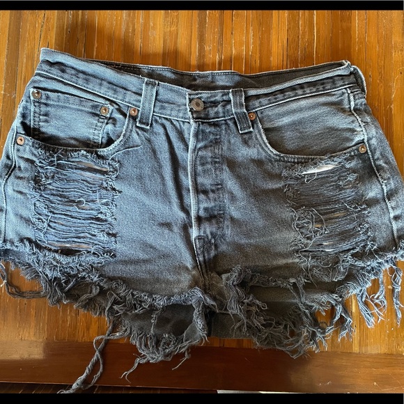 Grey Levi’s Shorts - Vintage - Picture 2 of 4